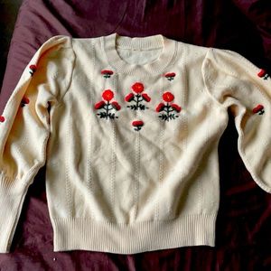Cream flower long sleeve sweater women size S/M